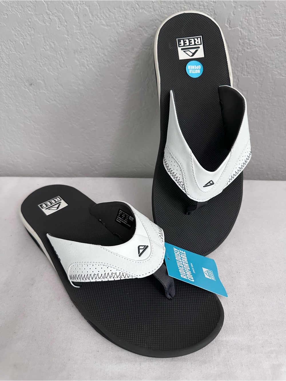 REEF Men's Fanning Bottle Opener Flip Flops Size 13 Grey/White NWT